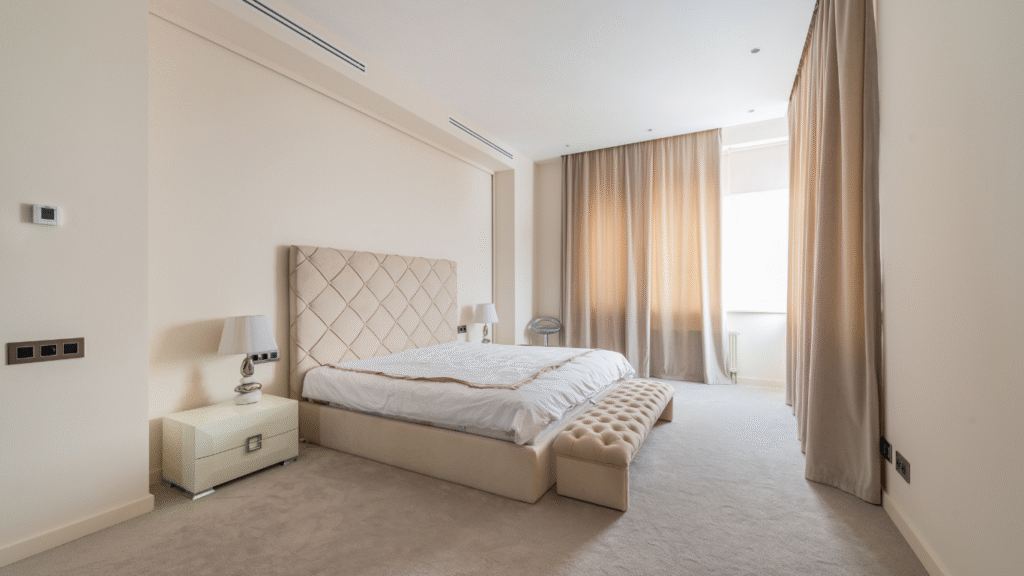 Pranie krzesła bez oparć